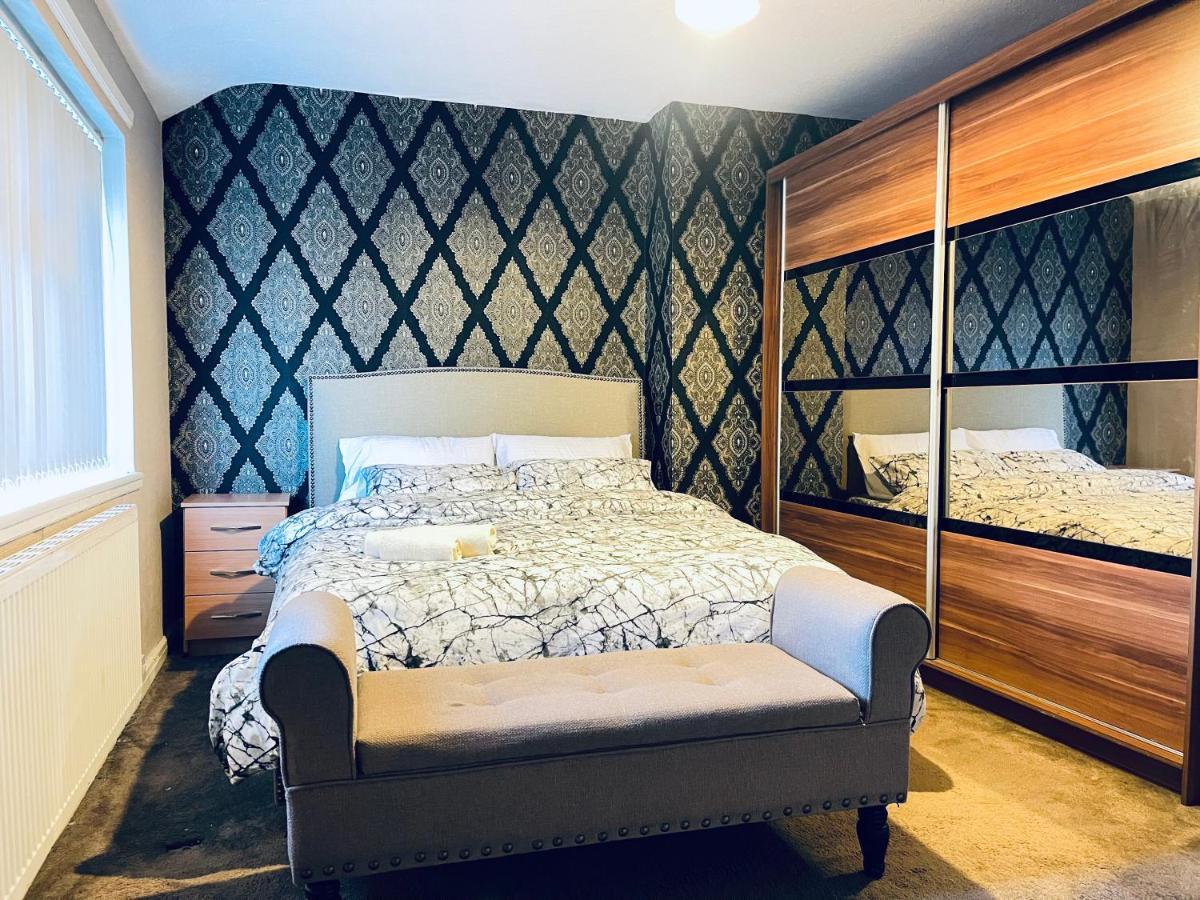 3 Bedroom Holiday House,Close To M6-Express Way To Centre Birmingam Exterior foto