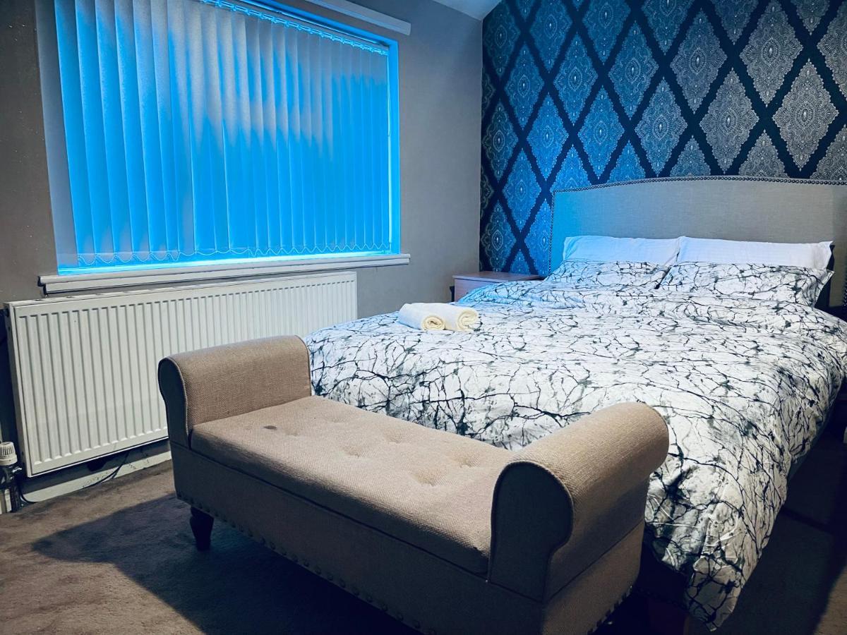 3 Bedroom Holiday House,Close To M6-Express Way To Centre Birmingam Exterior foto