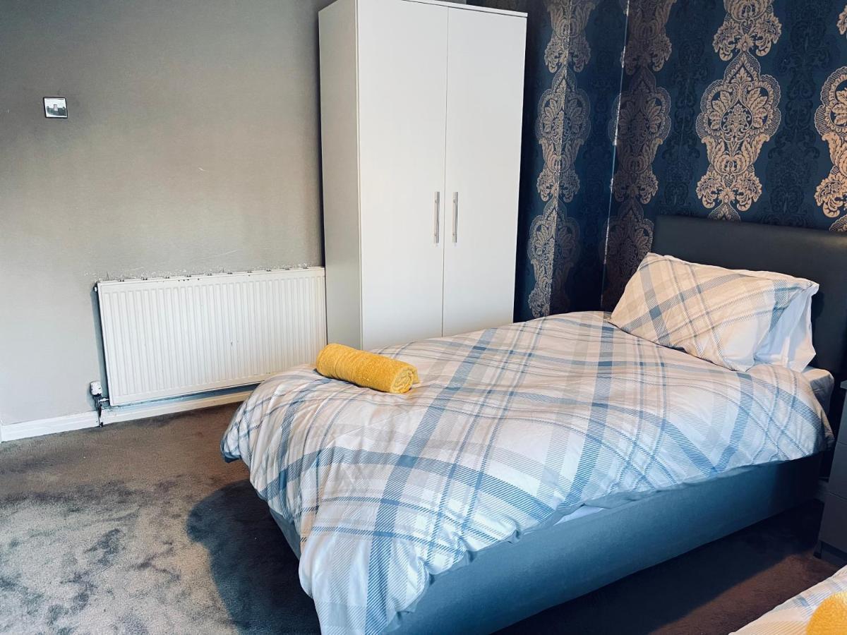 3 Bedroom Holiday House,Close To M6-Express Way To Centre Birmingam Exterior foto