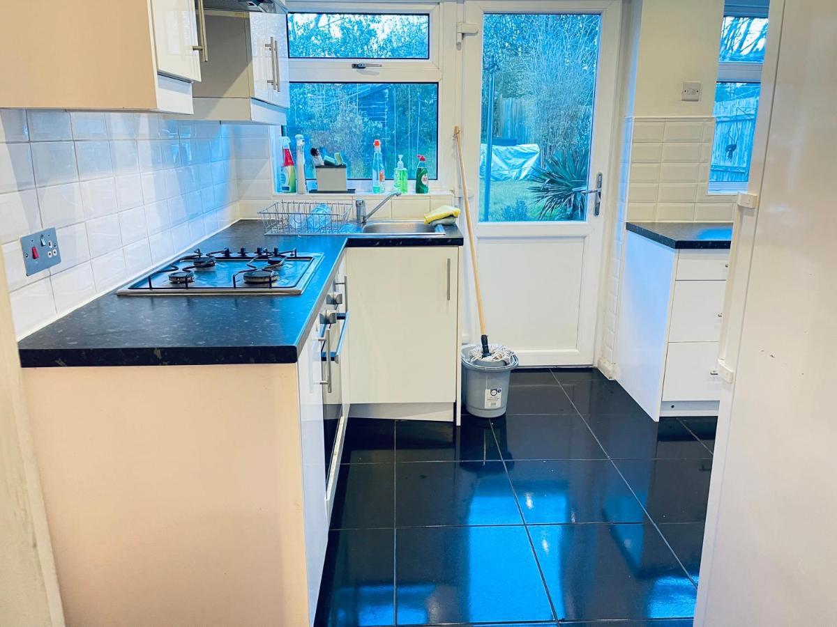3 Bedroom Holiday House,Close To M6-Express Way To Centre Birmingam Exterior foto