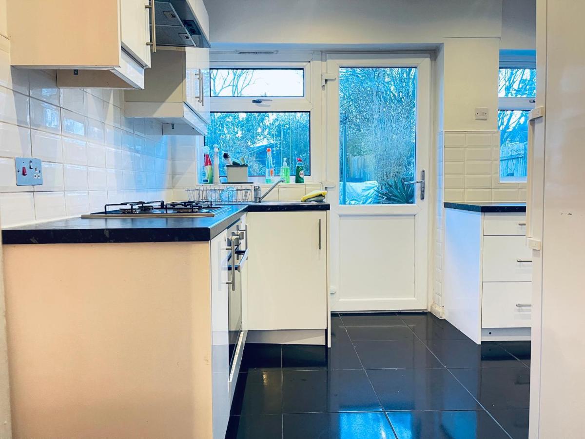 3 Bedroom Holiday House,Close To M6-Express Way To Centre Birmingam Exterior foto