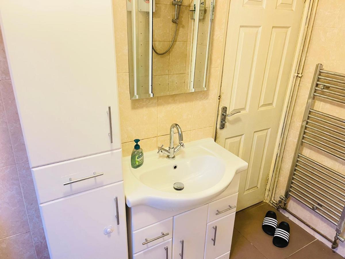 3 Bedroom Holiday House,Close To M6-Express Way To Centre Birmingam Exterior foto