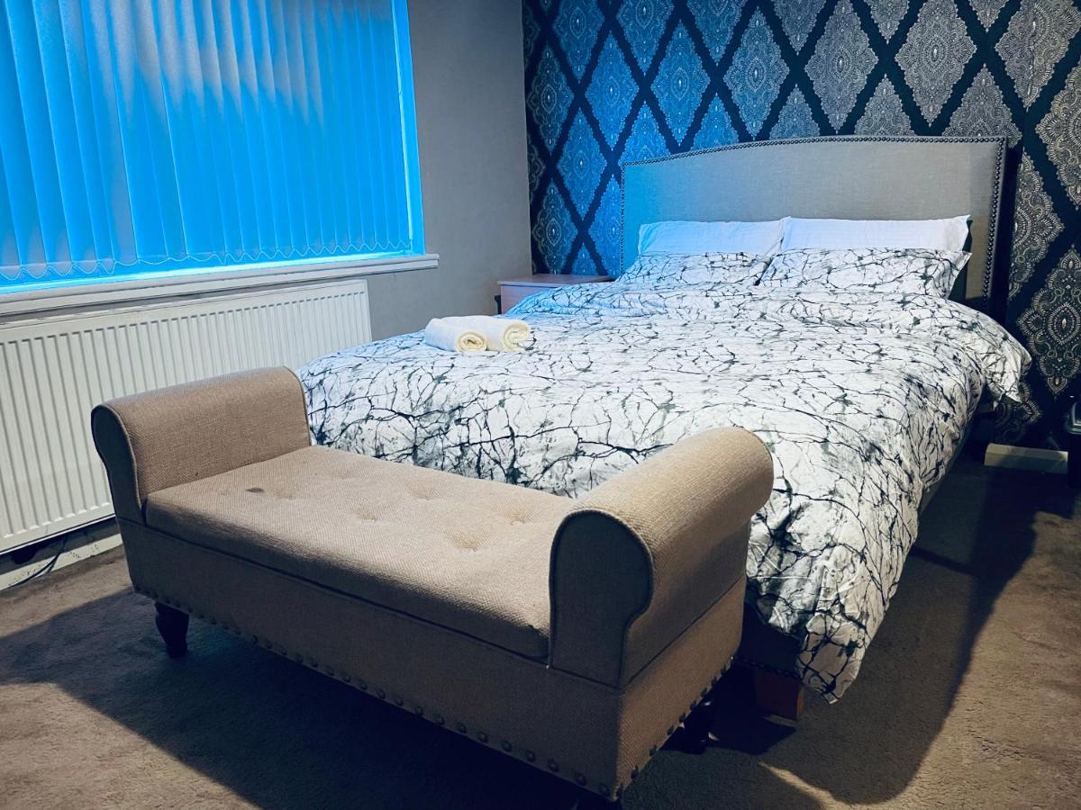 3 Bedroom Holiday House,Close To M6-Express Way To Centre Birmingam Exterior foto