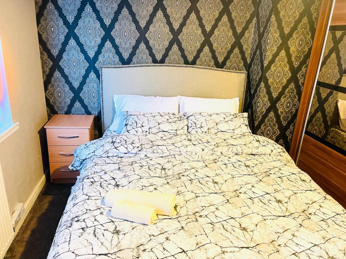 3 Bedroom Holiday House,Close To M6-Express Way To Centre Birmingam Exterior foto