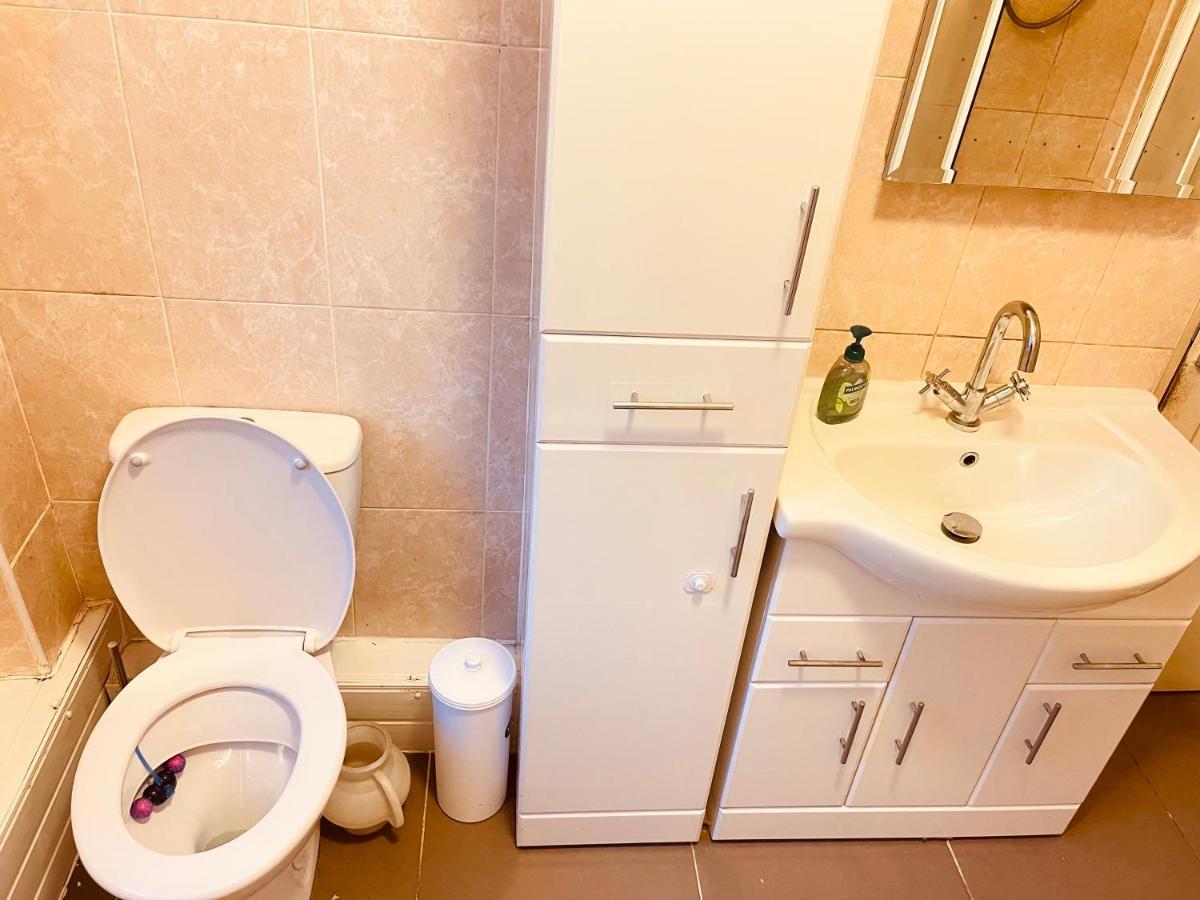 3 Bedroom Holiday House,Close To M6-Express Way To Centre Birmingam Exterior foto