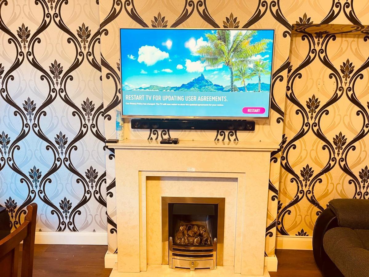 3 Bedroom Holiday House,Close To M6-Express Way To Centre Birmingam Exterior foto
