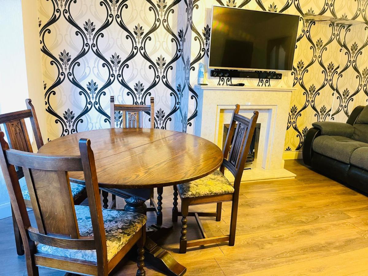 3 Bedroom Holiday House,Close To M6-Express Way To Centre Birmingam Exterior foto