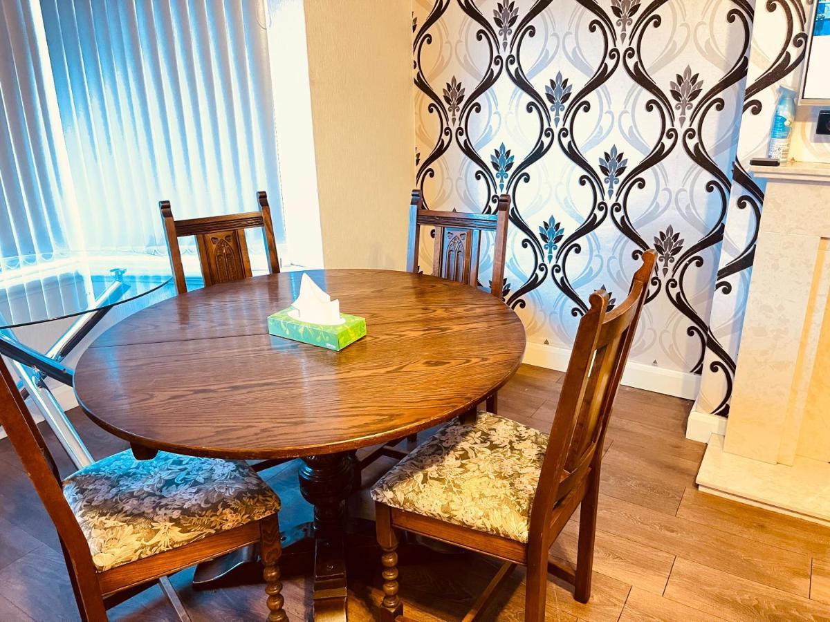 3 Bedroom Holiday House,Close To M6-Express Way To Centre Birmingam Exterior foto