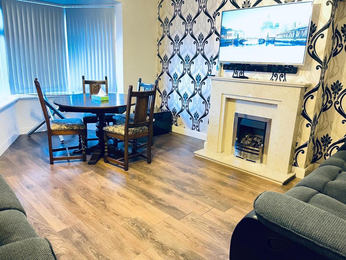 3 Bedroom Holiday House,Close To M6-Express Way To Centre Birmingam Exterior foto