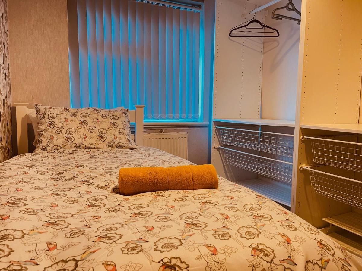 3 Bedroom Holiday House,Close To M6-Express Way To Centre Birmingam Exterior foto